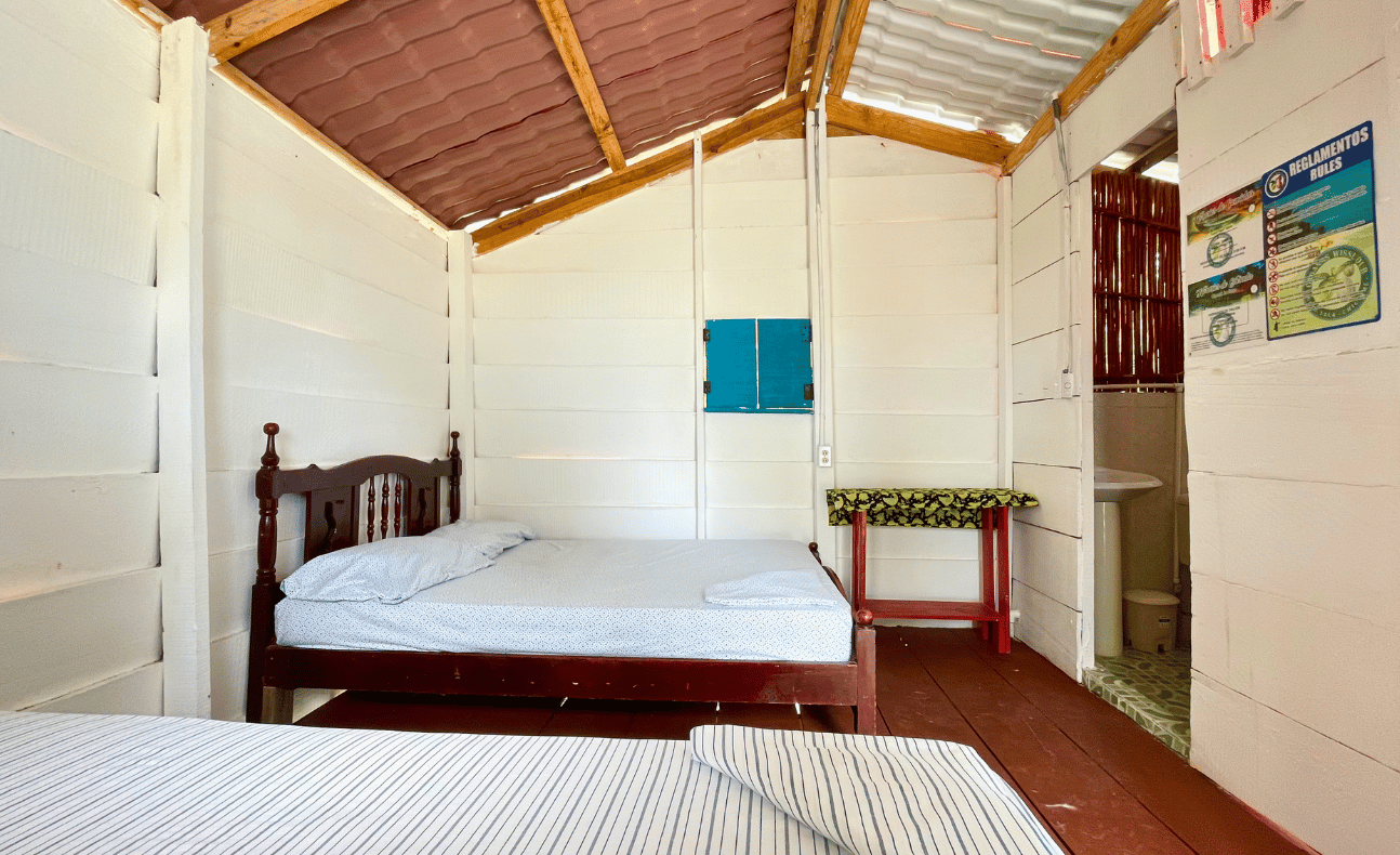 Traditional wooden cabin on Chichime Island, San Blas, Panama – an authentic accommodation experience on a San Blas Tour from Panama City.